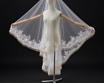 Pearl Wedding Veil Lace Mantilla Veil with Comb Floral Lace Edge Pearl Fringe Fingertip Length Soft Tulle Bridal Veil White Ivory for Bride