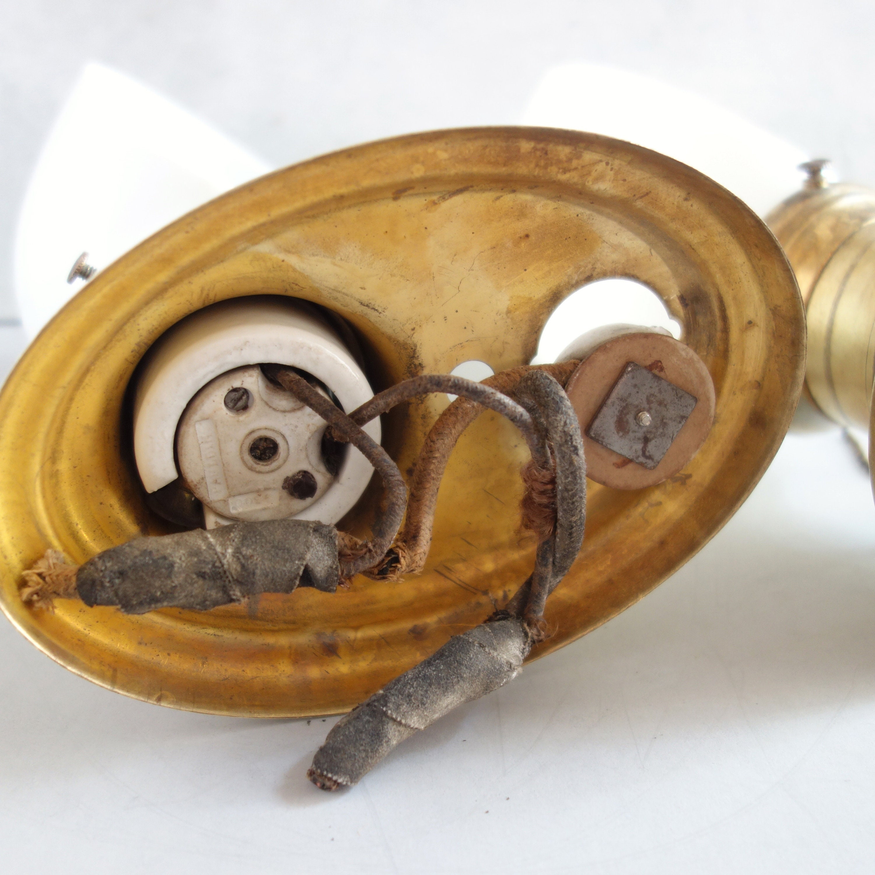 Vintage latón baño luces sconces accesorios de vidrio de | Etsy