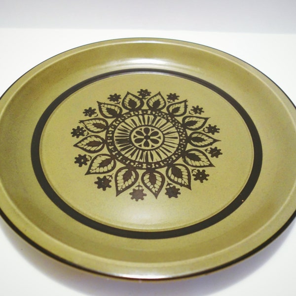 Large Mid Century Serving Plate, Vintage Stoneware Serving Platter, 12 Inch Chop Plate, Retro Avocado Green, Saracen Fashion Manor 1970's