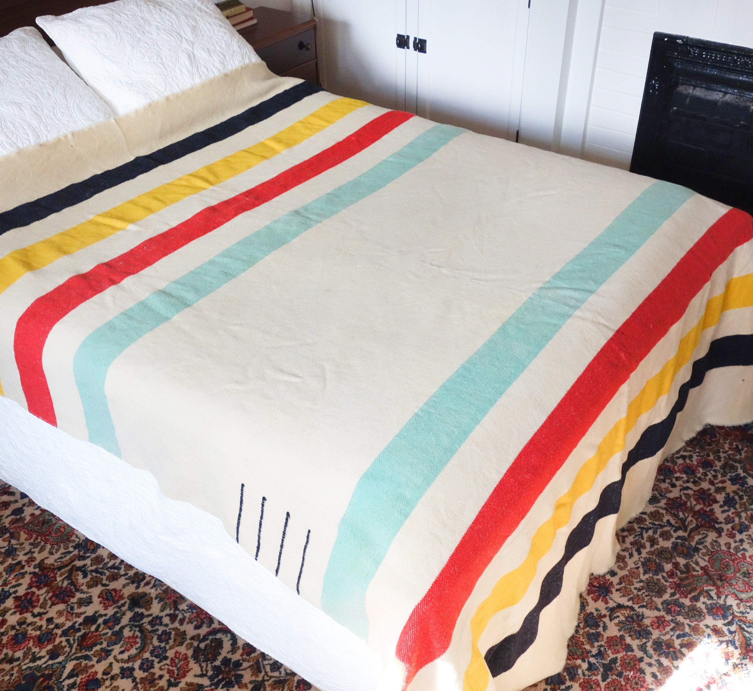 Queen size hudson bay blanket hot sale