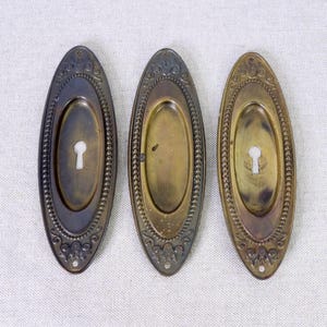 Three Oval Brass Door Knob Back Plates, Victorian Escutcheon with Skeleton Key Hole, Architectural Salvage, Home Renovation Restoration