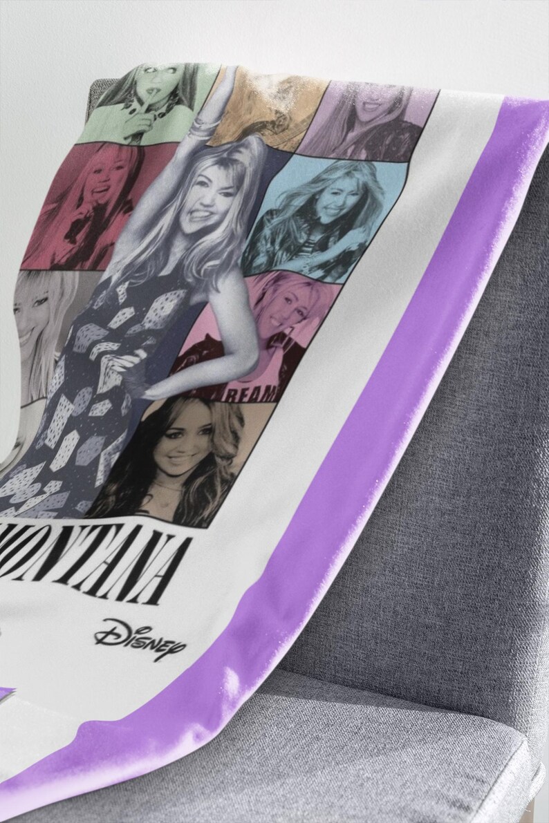 Pu&ograve; includere: Un set di tre tazze in ceramica con finitura opaca e macchiettata. Le tazze sono nei toni del crema, grigio chiaro e grigio scuro. Ogni tazza ha un design semplice e minimalista.