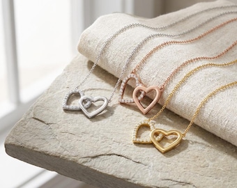 Collana con cuore personalizzata con incisione gratuita - Ciondoli coordinati per coppia - Gioielli personalizzati per lui e per lei