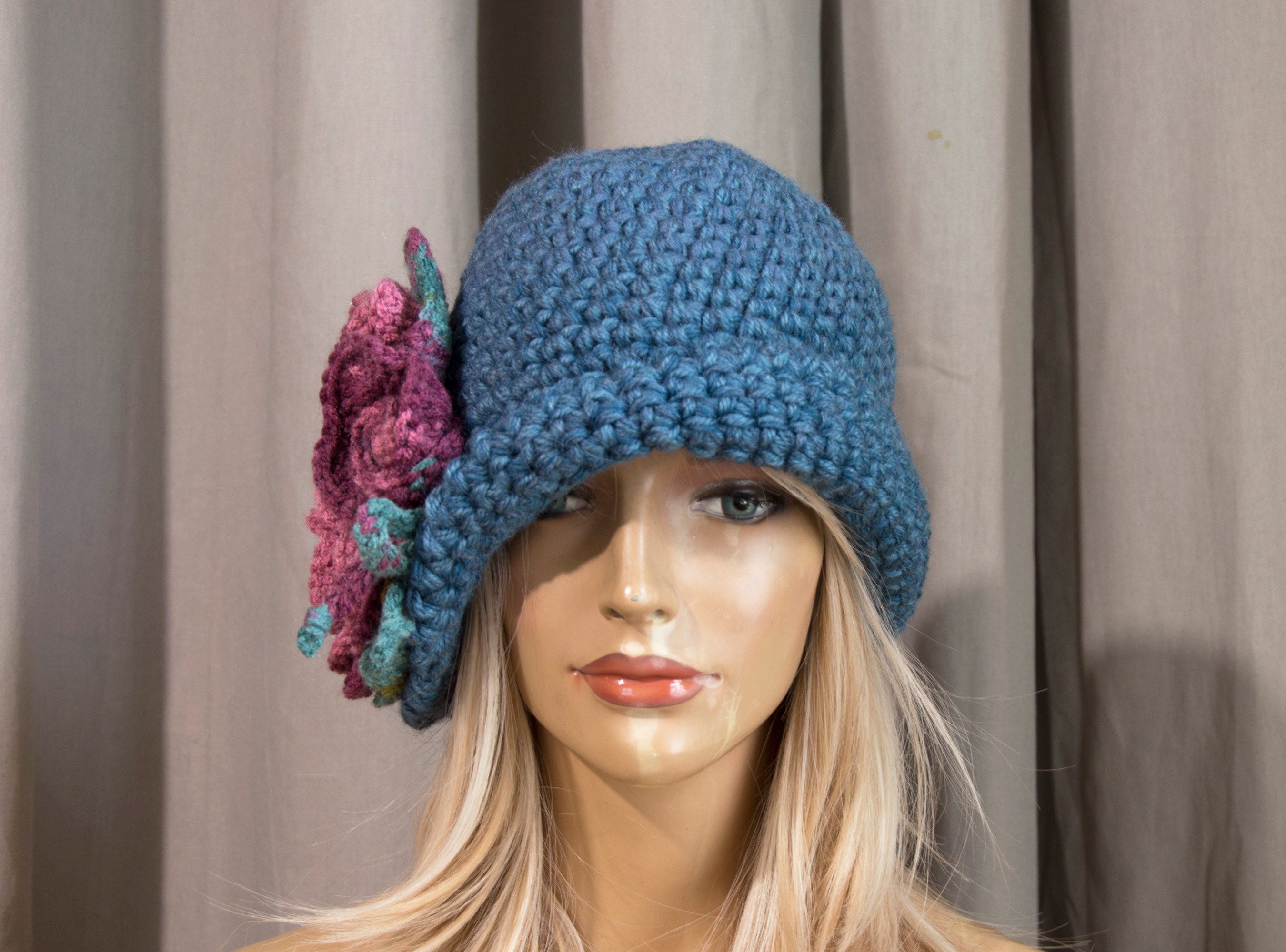 Crochet Cloche Hat With Crochet Flower - Blue With Pink  display picture 3