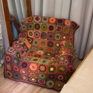 Coperta quadrata della nonna all'uncinetto, coperta fatta a mano, copriletto lavorato a maglia, colori autunnali