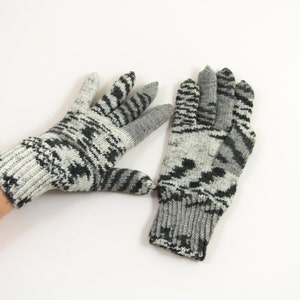 Knitted Men's Gloves Gray, Size Large image 3