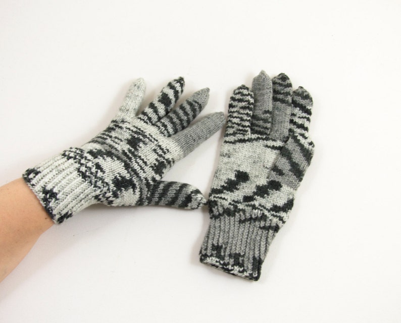 Knitted Men's Gloves Gray, Size Large image 3