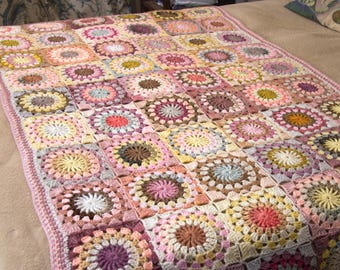 Gehäkelte Oma Quadrat Decke, Pastelltöne, weicher afghanischer Überwurf