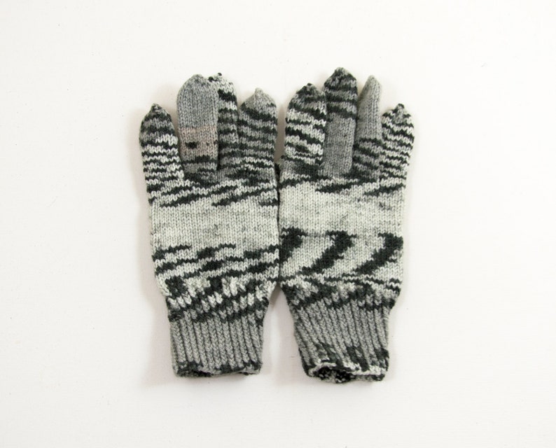 Knitted Men's Gloves Gray, Size Large image 2