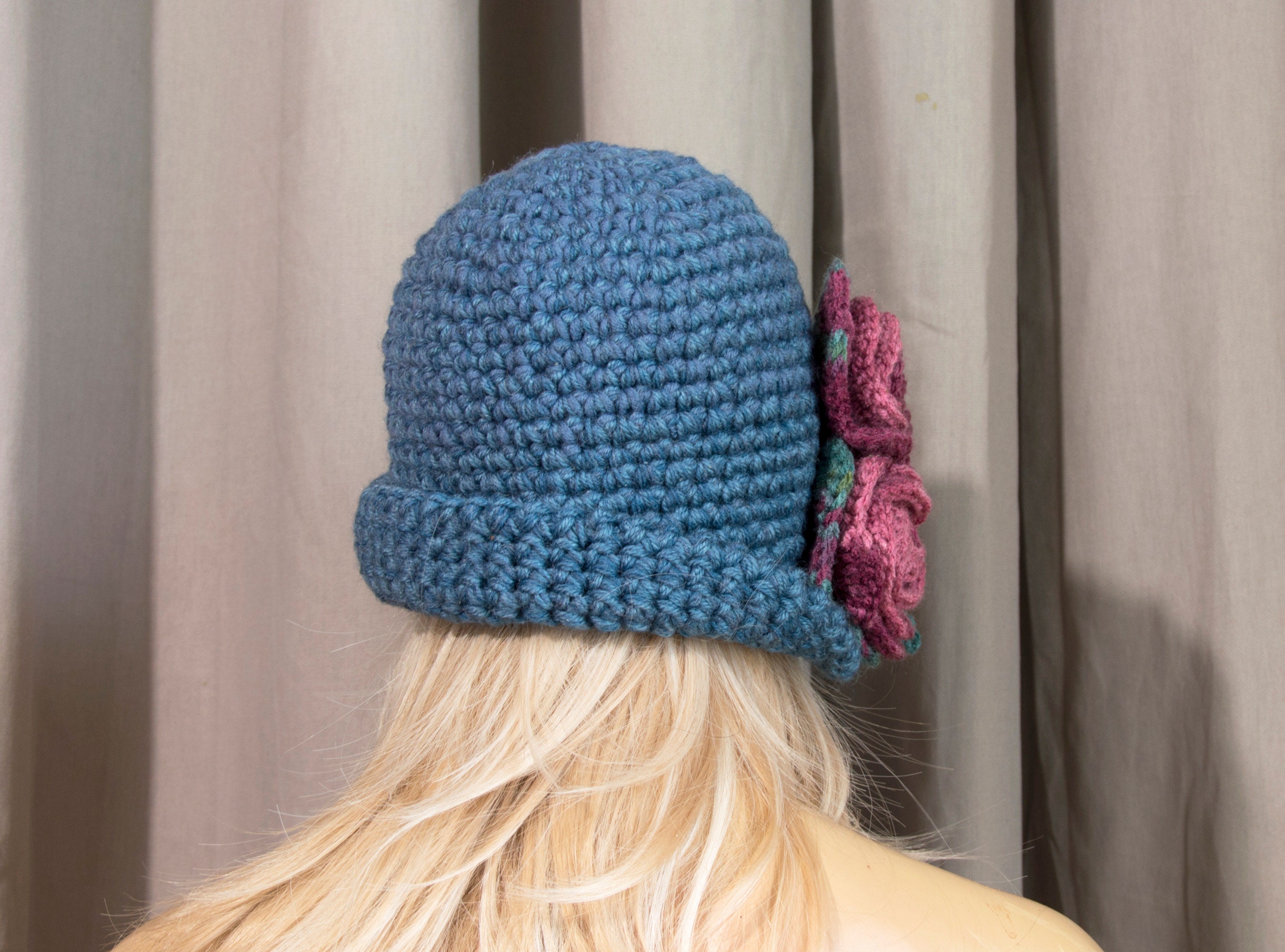 Crochet Cloche Hat With Crochet Flower - Blue With Pink  display picture 2