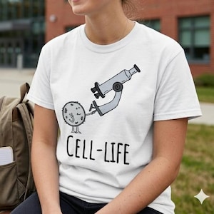 Può includere: Un set di tre tazze in ceramica con finitura opaca e macchiettata. Le tazze sono nei toni del crema, grigio chiaro e grigio scuro. Ogni tazza ha un design semplice e minimalista e un manico arrotondato.