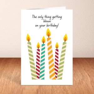 La seule chose qui sera « soufflée » le jour de votre anniversaire, carte de voeux, carte de bougies, carte d'anniversaire amusante et effrontée.