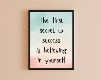 El primer secreto del éxito. Lámina decorativa con cita para pared. Descarga digital.
