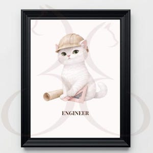 Puede incluir: Impresión enmarcada de un gato blanco con un casco beige. El gato está sentado con un plano enrollado y una escuadra rosa. La palabra "ENGINEER" está impresa debajo.