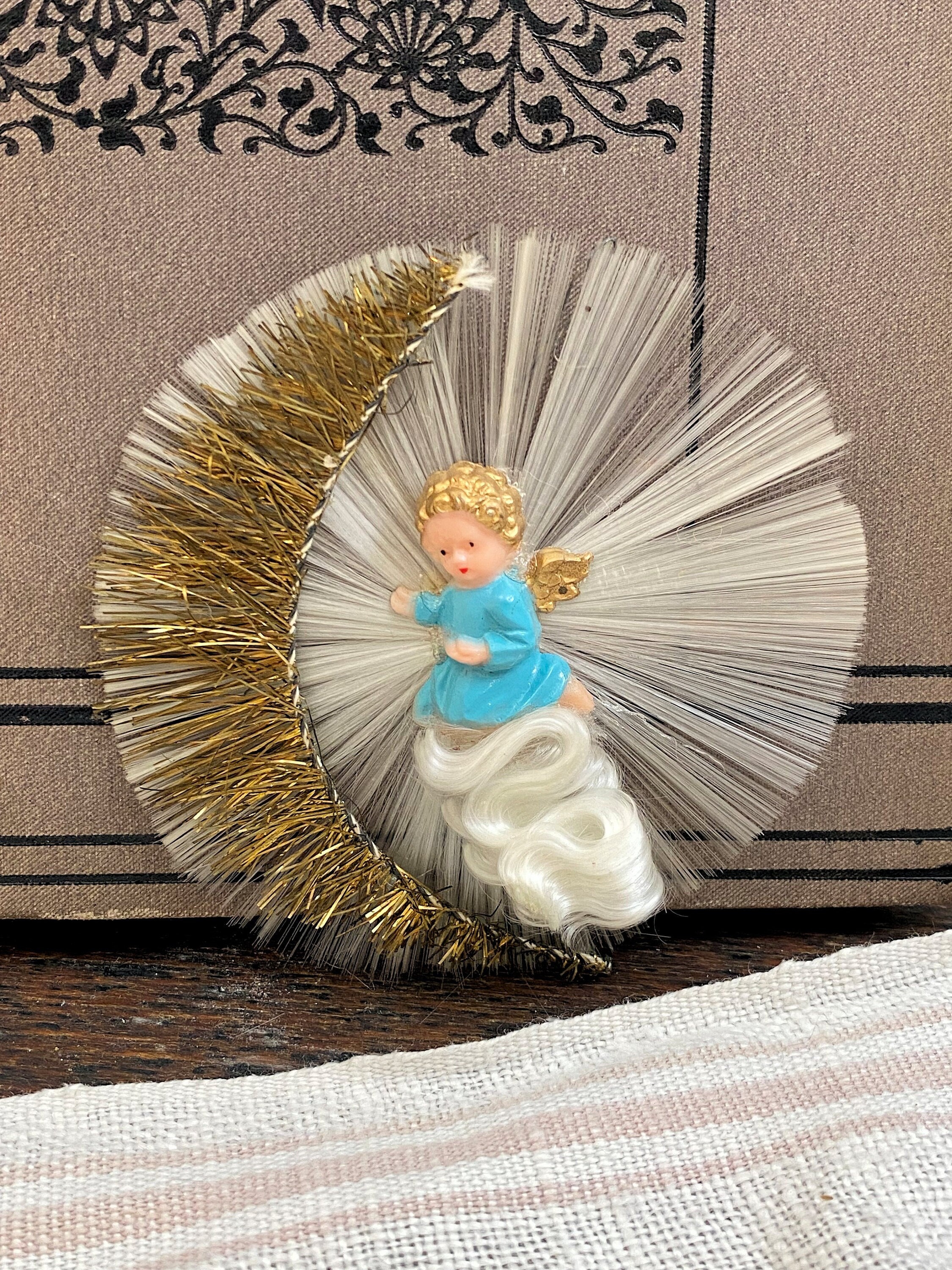 Spun Glass Angel Hair for Christmas Decorating and Crafting, 2 Oz Angel  Cloud Made in USA 