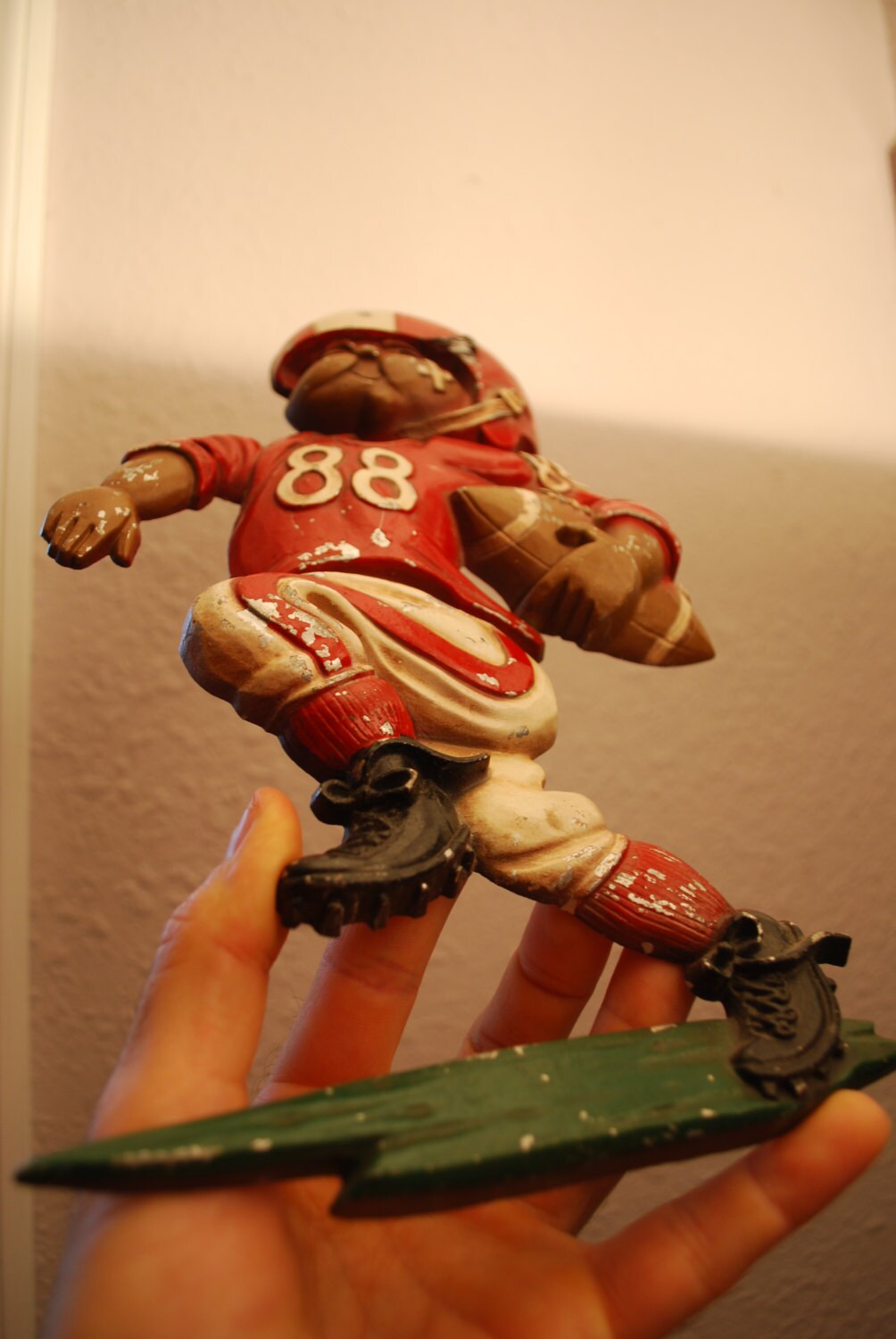 Vintage 1976 Homco USA Cast Metal Football Player Wall