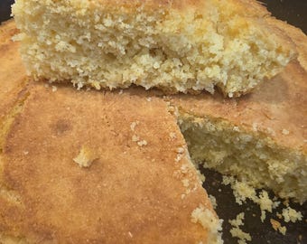 Receta fácil de pan de maíz casero con suero de leche en sartén (descarga digital)