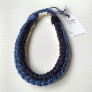 Handmade necklace made of wool yarn, Indigo fiber chain necklace chunky, Lightweight Textile necklace, Knotted necklace, gift for her 画像 2