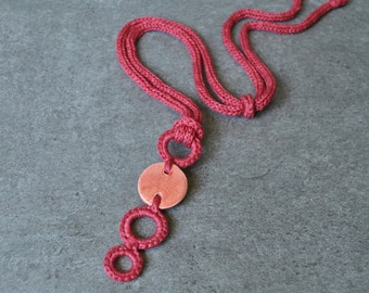 Corail collier en coton avec pendentif en ceramique / Bijoux textile / Bijoux ceramique / Modern collier