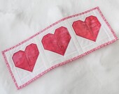 Mini Quilt, Table topper, mini runner, Valentine 39 s Day, pink hearts