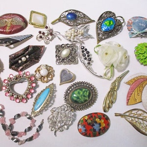 25pc Lot of Vintage Destash Junk Drawer Jewelry for Craft A