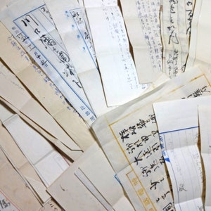 Lote de 10 hojas vintage de papel collage japonés manuscrito de la década de 1900 a 1950, surtido de recortes P187