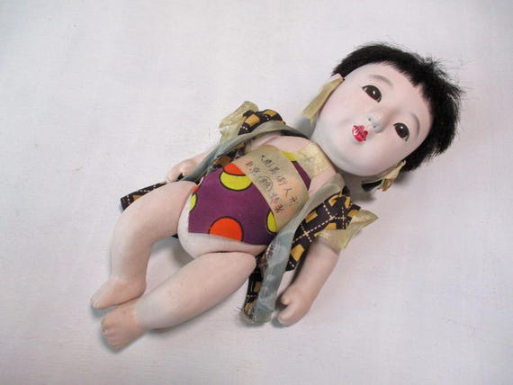 11インチのアンティークな日本の民芸品、女の子の粘土製市松人形