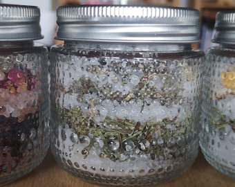 Rituele badzouten voor KRACHT EN ZELFVERTROUWEN - wekt moed en innerlijke stabiliteit op met zout, water, kruiden, helende stenen en essentiële oliën.