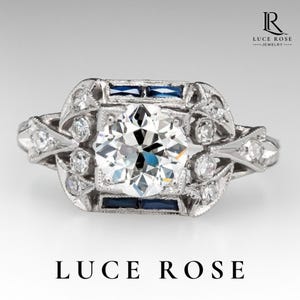 Anillo de compromiso ovalado Art Déco – Halo de diamantes simulados, detalles en diamantes talla baguette, plata de ley