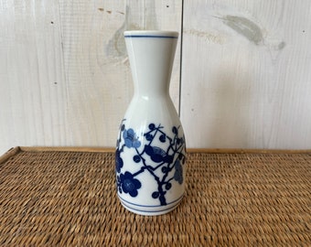 Blue and white vase, small vase, blue and white bud vase, Chinoiserie vase, Asian vase, vintage vase, hostess gift, Japanese vase