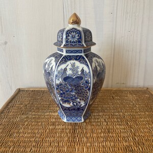 blue and white ginger jar, blue and white urn, Japanese urn, peacock ginger jar, Imperial Peacock