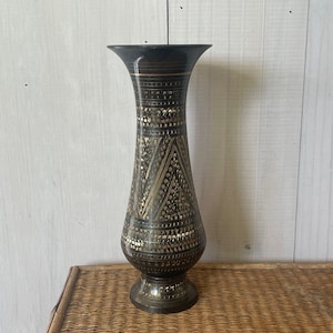 Vintage messing vaas: zwart en goud decor in Perzische stijl