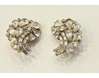 Reinad Rhinestone Clip-On Earrings: Mid-Century Spray Design, Clear Silver Tone