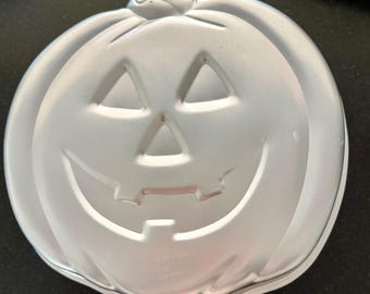 1981 Wilton Jack-O-Lantern Pumpkin Cake Pan – Aluminum Halloween Baking Mold