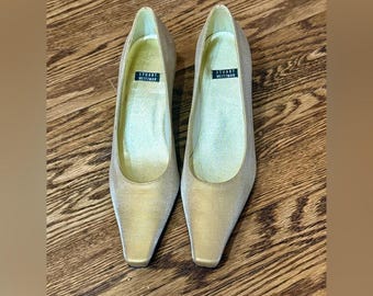 Stuart Weitzman Designer Kitten Heels Women 9.5 B Gold Square Toe Pumps
