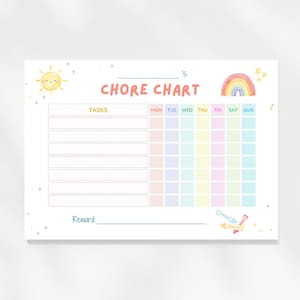 Könnte beinhalten: Ein weißer Aufgabenplaner mit Aquarell-Sonne, Regenbogen und Sternen. Er enthält eine Leerzeile für einen Namen, eine Spalte für Aufgaben und ein Raster für die Wochentage von MON bis SUN. Unten befinden sich eine Belohnungszeile und zwei Buntstifte.