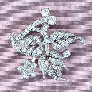 C.1950 Mazer Bros. rhinestone brooch with leaves and flower