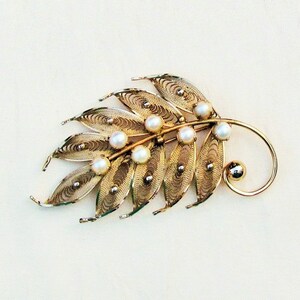 Alice Caviness gold filled pearl brooch, 12 K gold filled and cultured pearl pin, leaf shaped filigree brooch