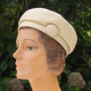 1960&#39;s woman&#39;s hat in cream leather for Lord & Taylor