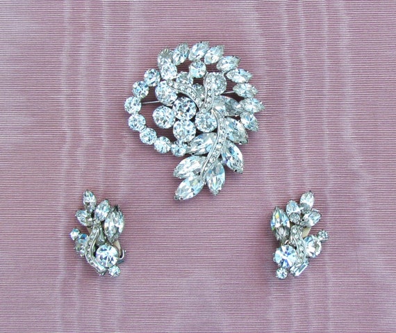 Vintage Weiss rhinestone brooch and earrings, lar… - image 2