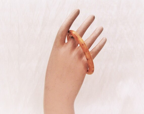 Vintage bakelite bangle in marbled butterscotch and custard