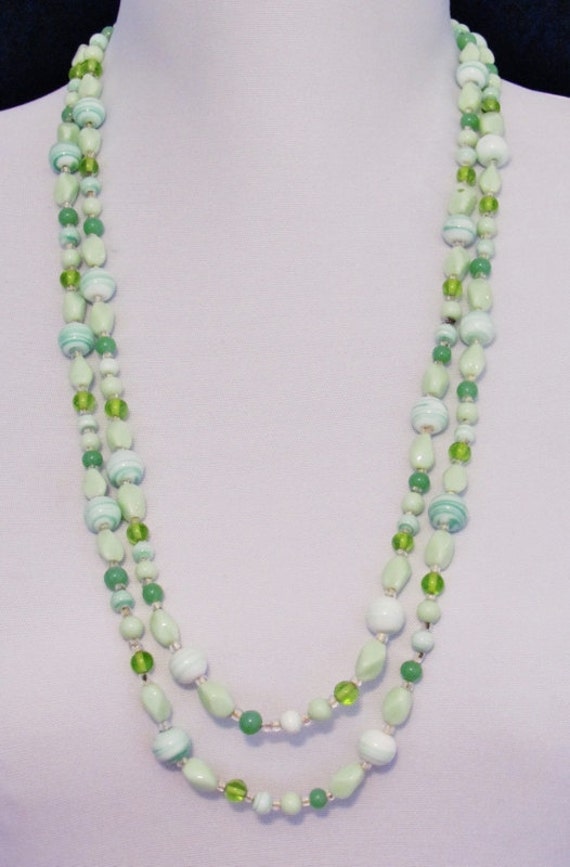 Vintage green glass bead necklace, c.1920's flapp… - image 2