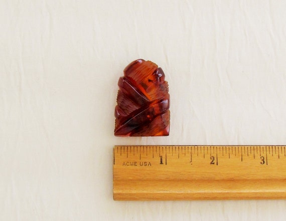 Pair of bakelite dress clips, carved root beer ba… - image 5