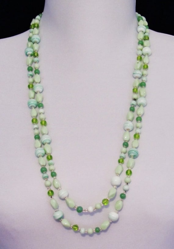 Vintage green glass bead necklace, c.1920's flapp… - image 1