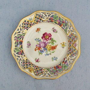 Schumann Bavaria Dresden-style reticulated plate, &quot;Chateau&quot; pattern plate manufactured in US Zone 1945 -1949