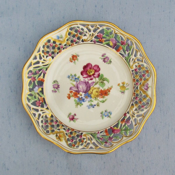 Schumann Bavaria Dresden-style reticulated plate, "Chateau" pattern plate manufactured in US Zone 1945 -1949