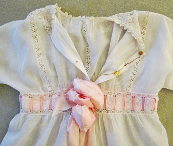 Antique girl's white lace trimmed dress, Edwardia… - image 5