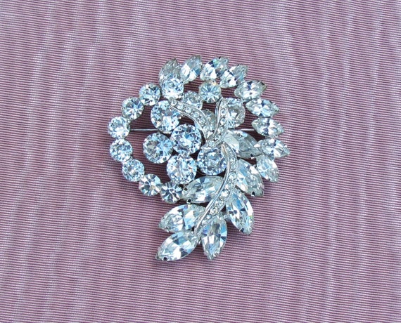 Vintage Weiss rhinestone brooch and earrings, lar… - image 3