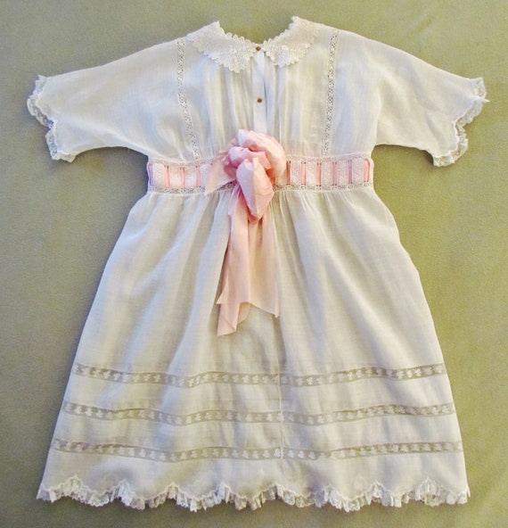 Antique girl's white lace trimmed dress, Edwardia… - image 4