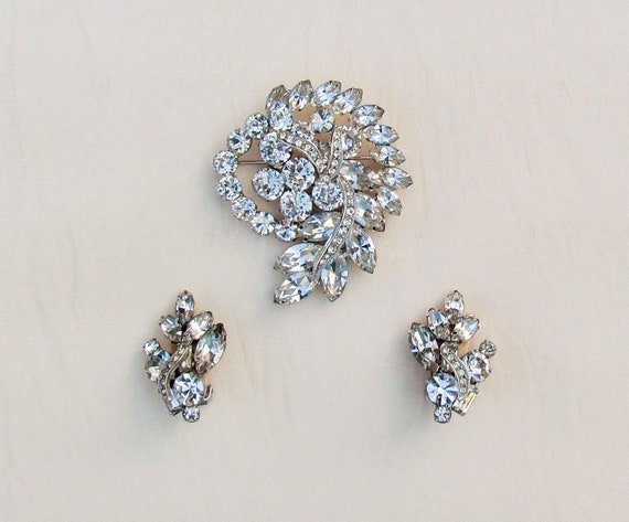 Vintage Weiss rhinestone brooch and earrings, lar… - image 1